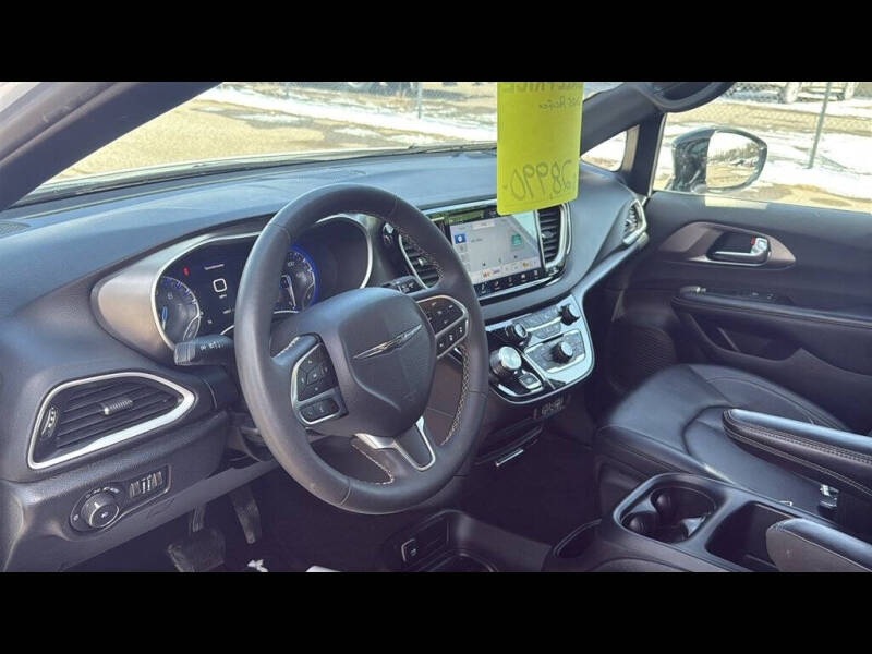 2025 Chrysler Pacifica Select