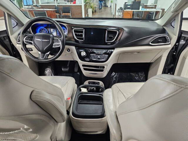 2017 Chrysler Pacifica Touring-L