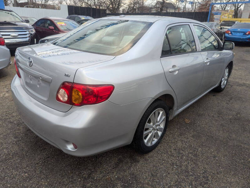 2010 Toyota Corolla LE photo 3