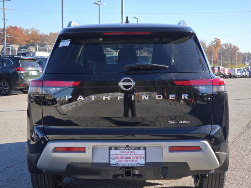 2025 Nissan Pathfinder SL