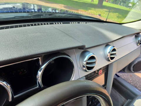 2005 Ford Mustang GT Deluxe