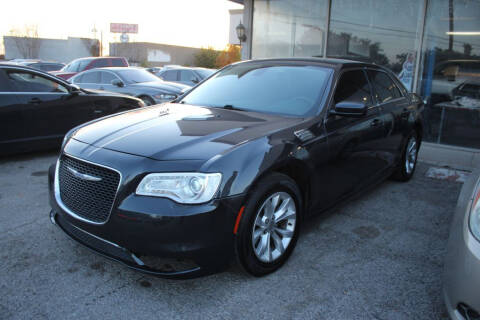2018 Chrysler 300 for sale at IMD Motors Inc in Garland TX