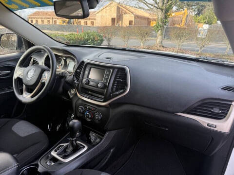 2017 Jeep Cherokee Sport