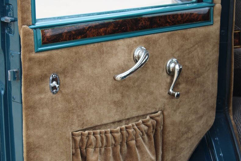 1927 Oldsmobile Sedan