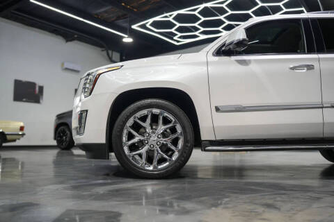 2016 Cadillac Escalade Luxury Collection