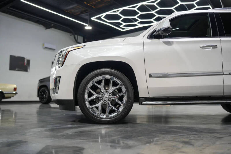 2016 Cadillac Escalade Luxury Collection