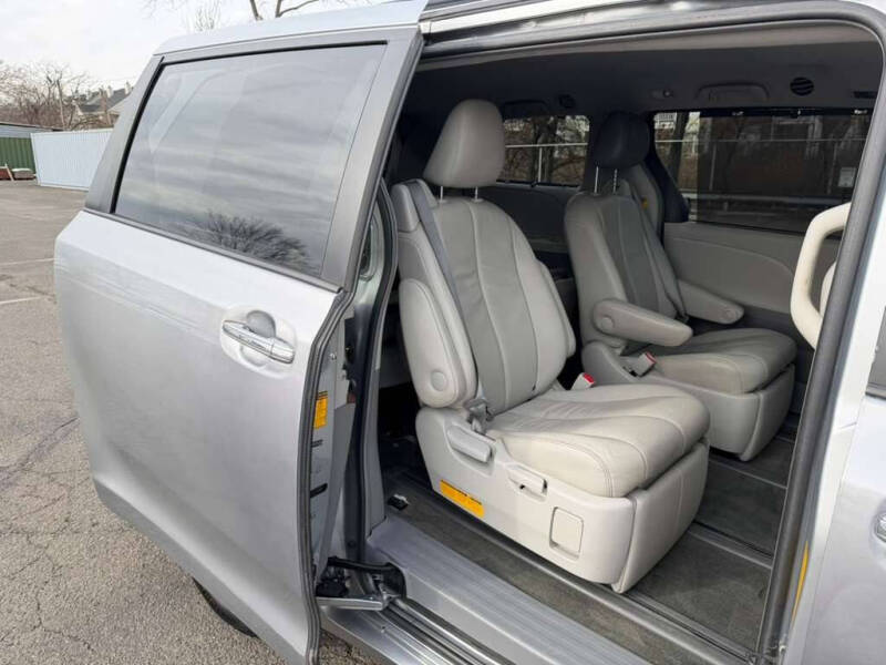 2014 Toyota Sienna XLE 7-Passenger