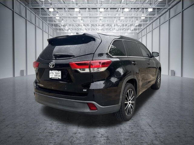 2017 Toyota Highlander SE