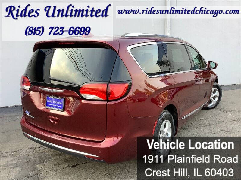 2017 Chrysler Pacifica Touring-L Plus