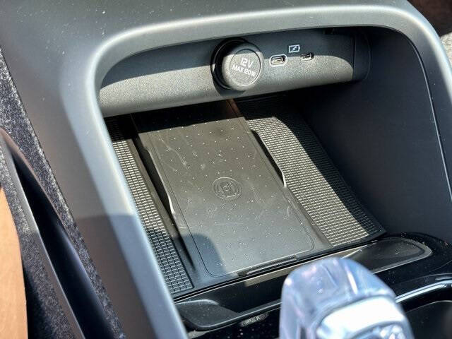 2025 Volvo XC40 B5 Ultra Bright Theme