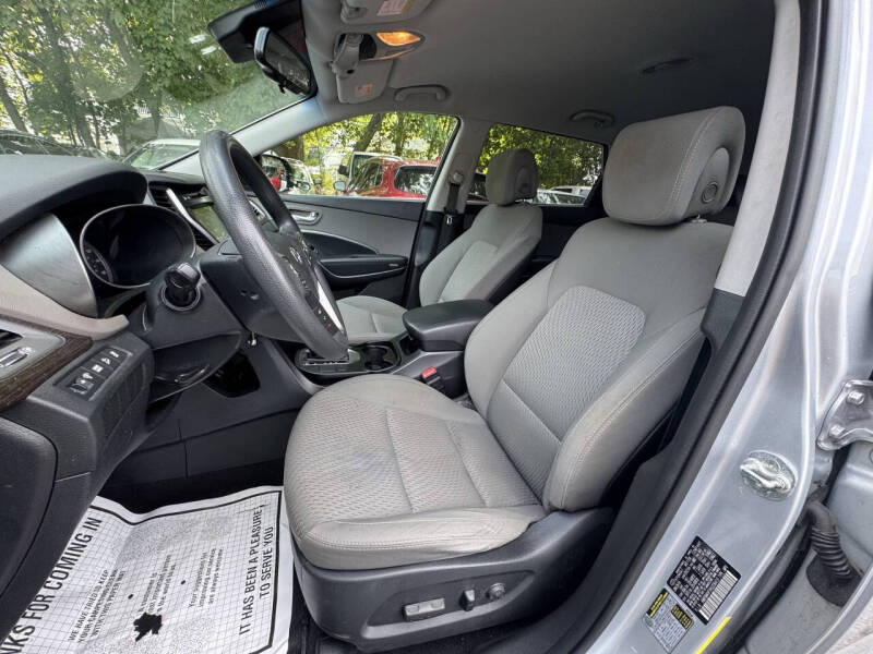 2017 Hyundai Santa Fe SE