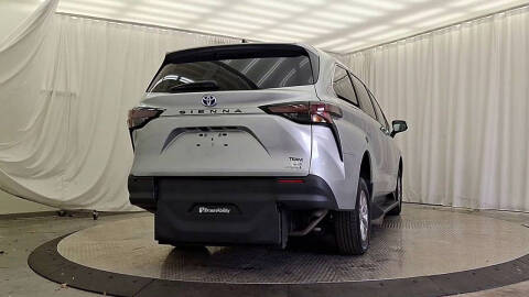 2024 Toyota Sienna LE 8-Passenger