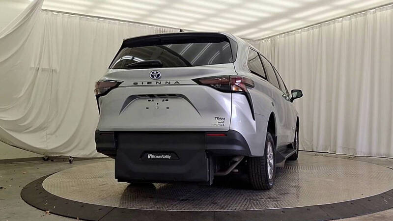 2024 Toyota Sienna LE 8-Passenger