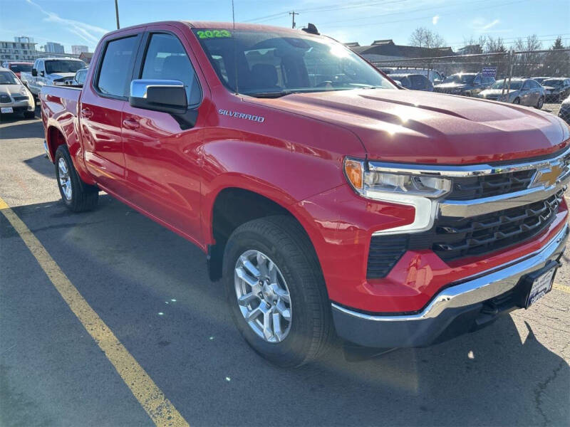 Used 2023 Chevrolet Silverado 1500 LT with VIN 3GCPDKEK0PG159860 for sale in Anchorage, AK