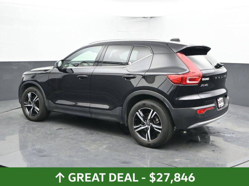 2025 Volvo XC40 B5 Core Bright Theme