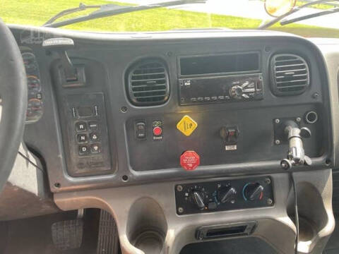 2018 Freightliner Business class M2