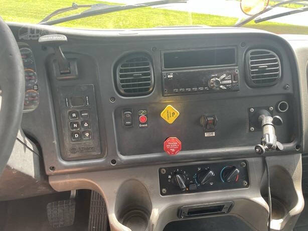 2018 Freightliner Business class M2