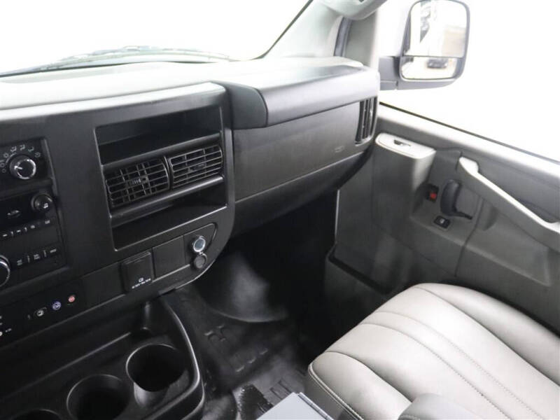 2022 Chevrolet Express 2500