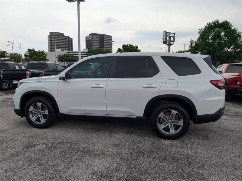 2024 Honda Pilot EX-L w/Rear Captain's Chairs