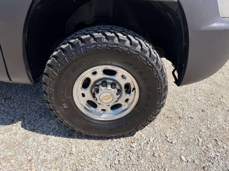 2005 Chevrolet Avalanche 2500 LS