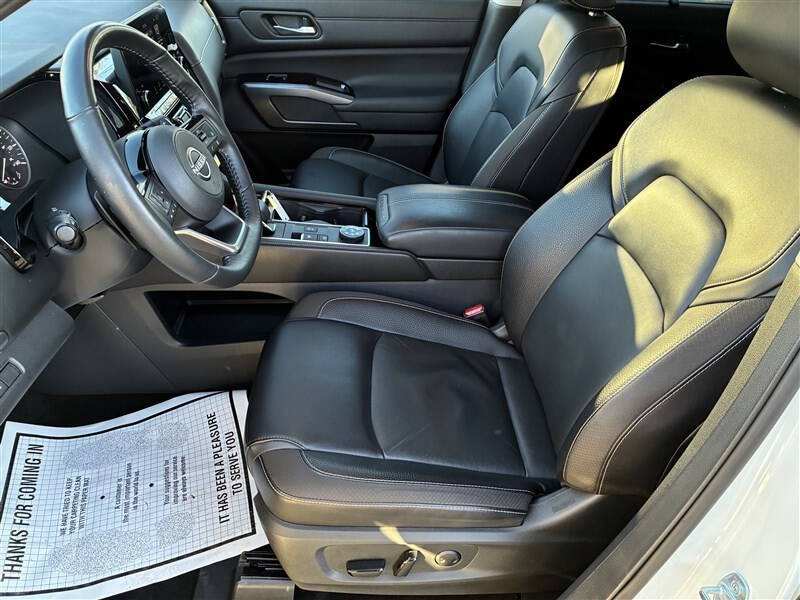 2023 Nissan Pathfinder SL