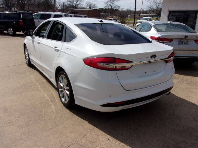 2017 Ford Fusion SE photo 5