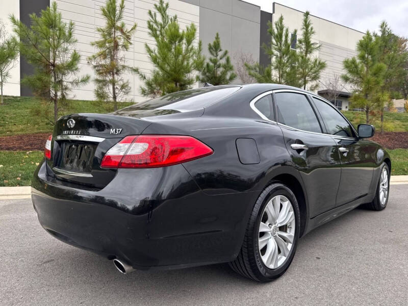 2011 Infiniti M37