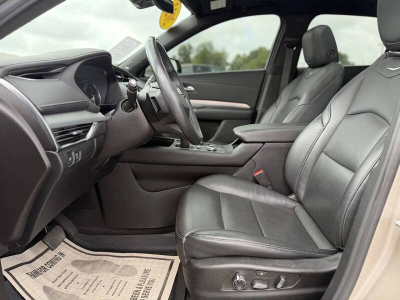 2023 Cadillac XT4 Premium Luxury