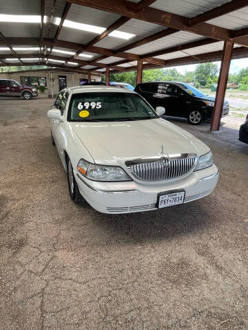 2004 Lincoln Town Car for sale at Holders Auto Sales in Waco TX