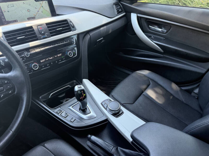 2017 BMW 3 Series 320i