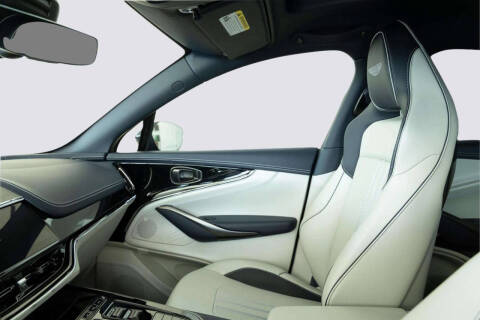 2025 Aston Martin DBX 707