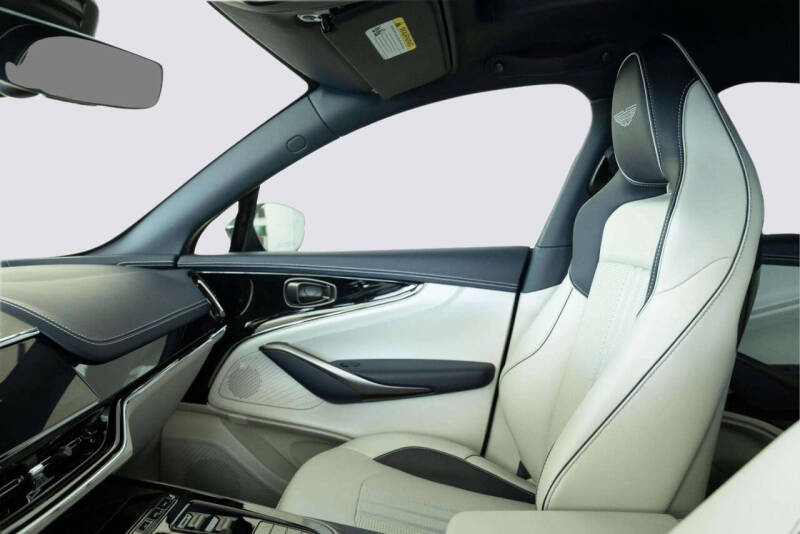 2025 Aston Martin DBX 707