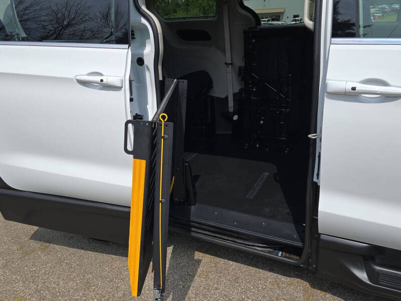 2024 Chrysler Voyager LX