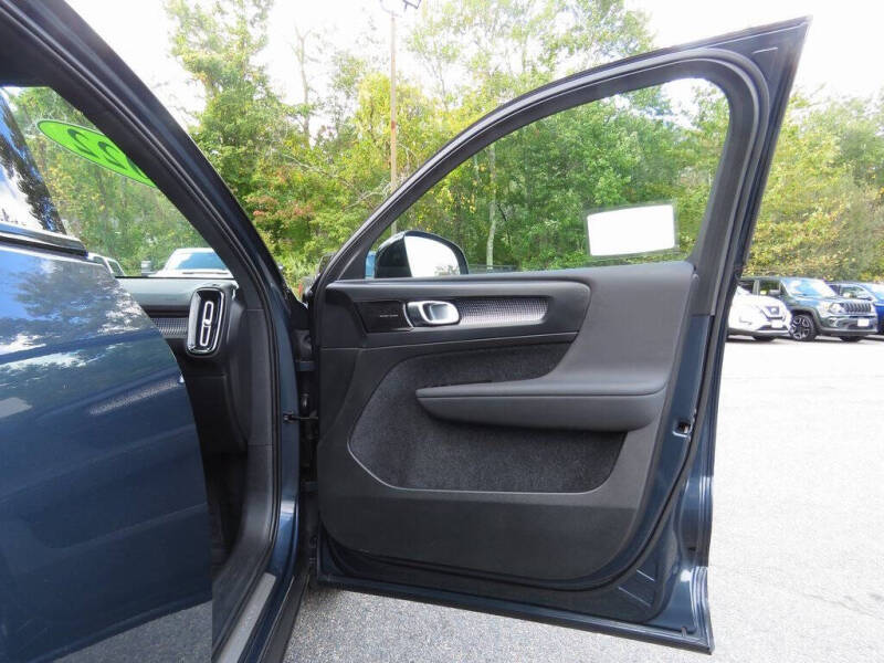 2022 Volvo XC40 T5 R-Design