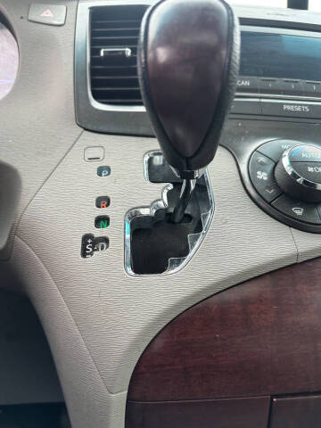 2012 Toyota Sienna XLE 8-Passenger