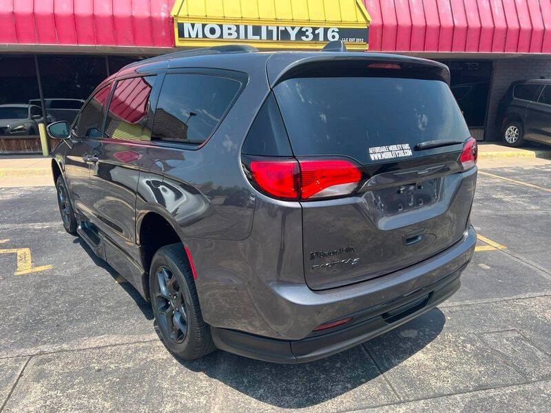 2020 Chrysler Pacifica Touring L