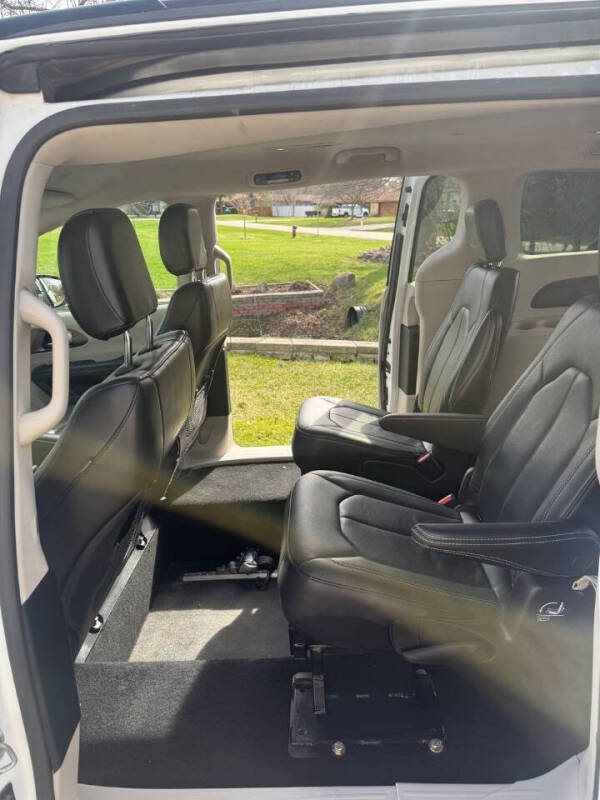 2020 Chrysler Voyager LXi