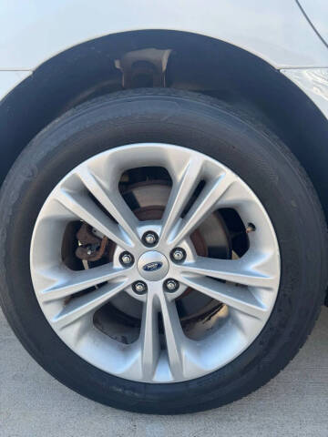 2016 Ford Taurus SEL