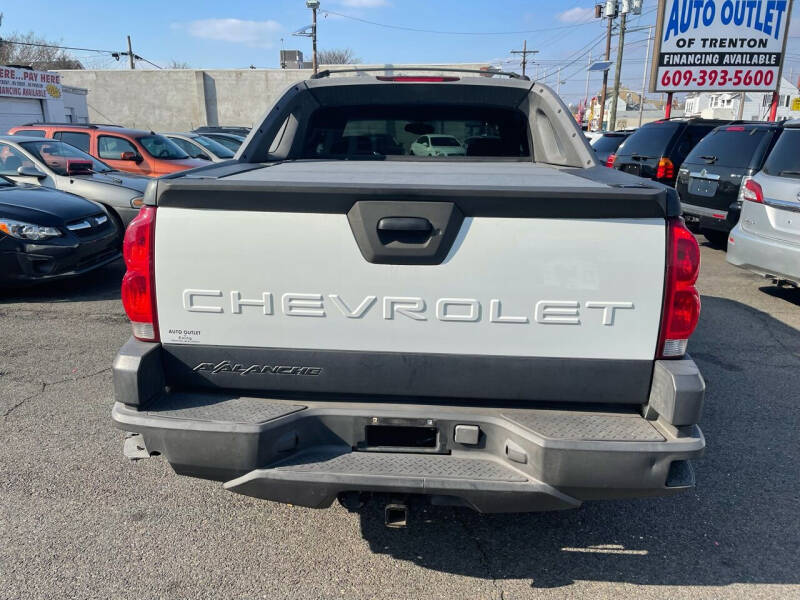 2004 Chevrolet Avalanche Base photo 7