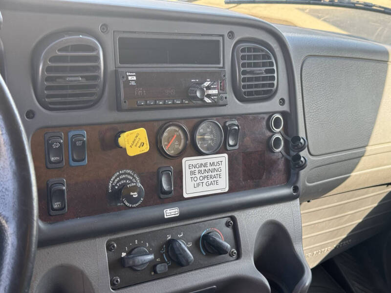 2019 Freightliner M2 106