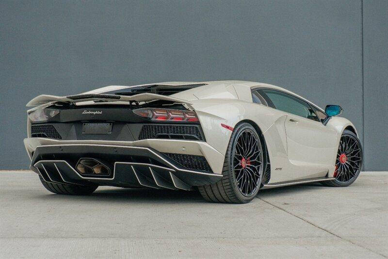 2017 Lamborghini Aventador LP 740-4 S