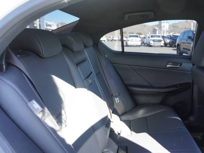 2024 Lexus IS 300 F SPORT Design