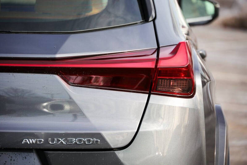 2025 Lexus UX 300h Premium