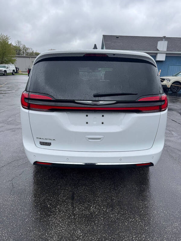 2025 Chrysler Pacifica Select