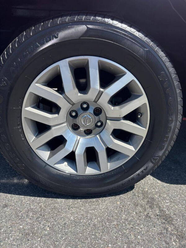 2012 Nissan Pathfinder LE