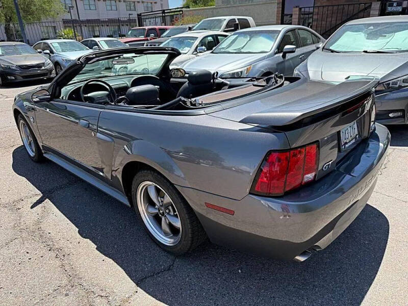 2004 Ford Mustang GT Deluxe