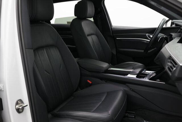 2022 Audi e-tron quattro Premium Plus