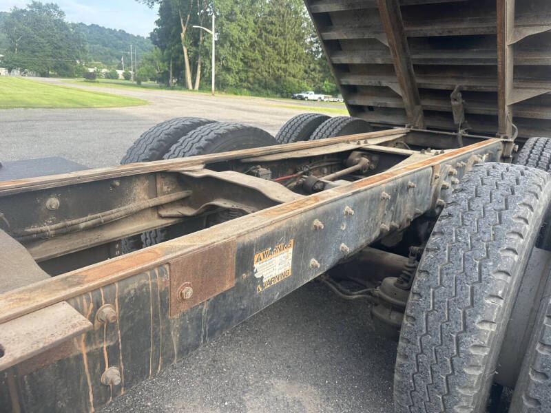 2002 Mack glider