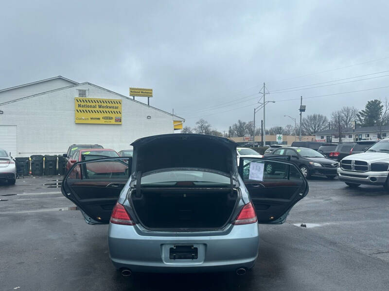 2010 Toyota Avalon XL photo 24