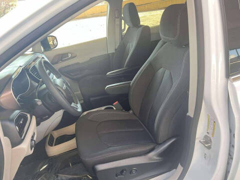 2024 Chrysler Voyager LX